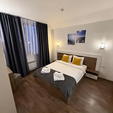 From Sunrise To Sunset At Oak Apartman Szmoljan