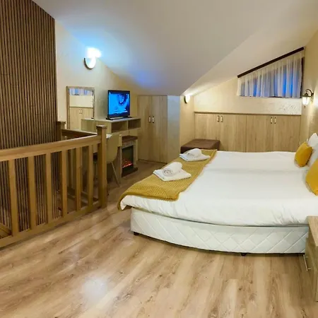From Sunrise To Sunset At Oak Apartman Szmoljan